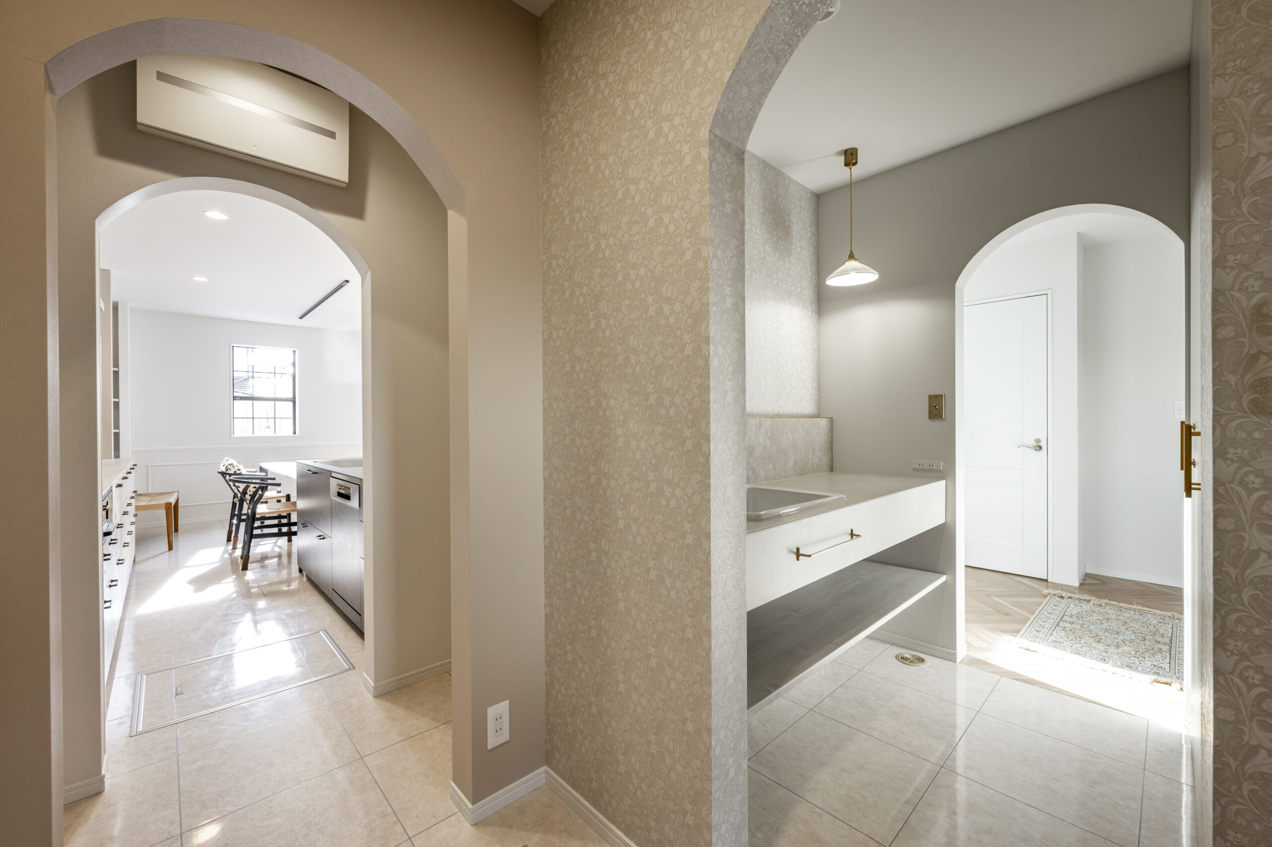 回遊導線のある欧米テイストのお家