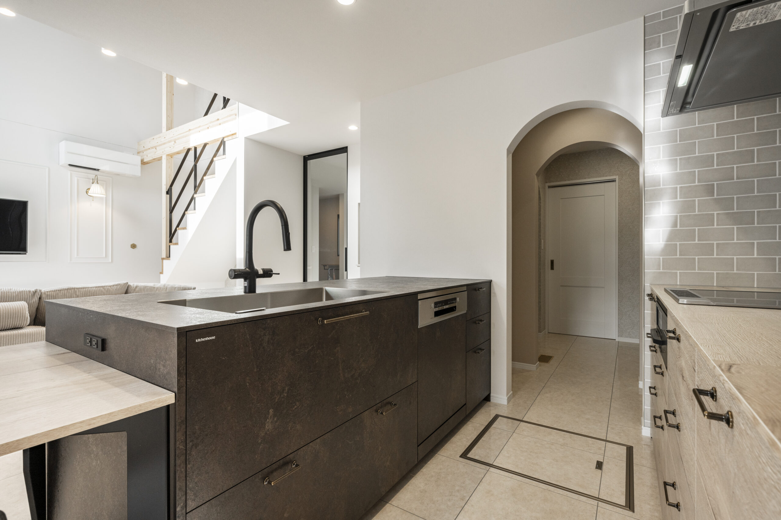 回遊導線のある欧米テイストのお家