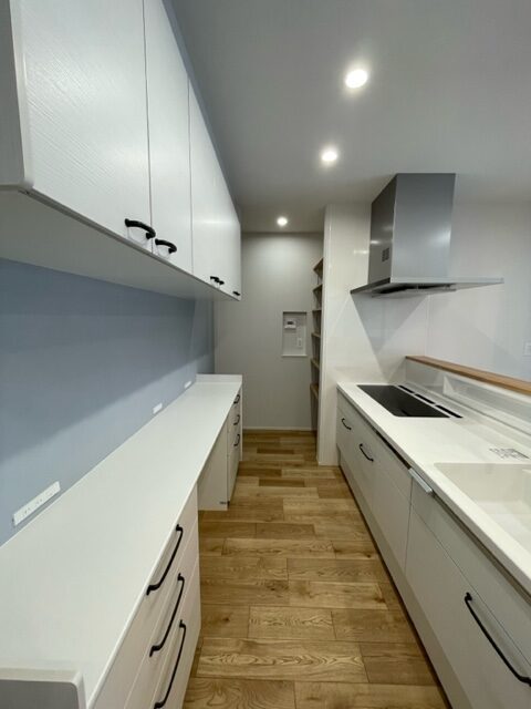 明るく開放的なリビングと小上がりのあるお家