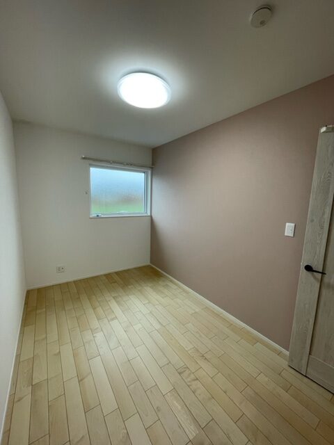 明るく開放的なリビングと小上がりのあるお家